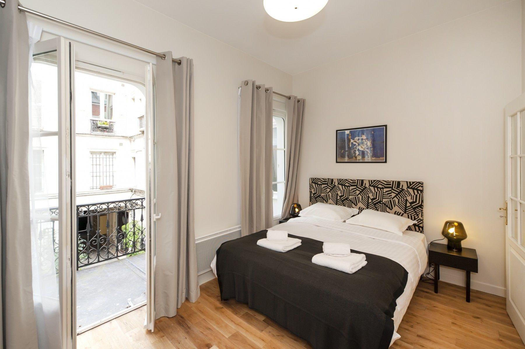 Yuna Blanche - Serviced