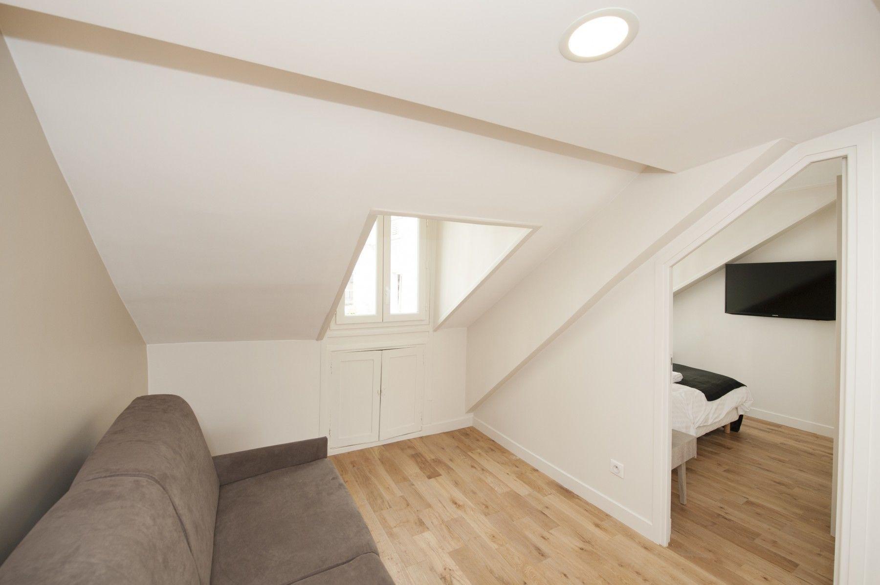 Yuna Blanche - Serviced Parigi