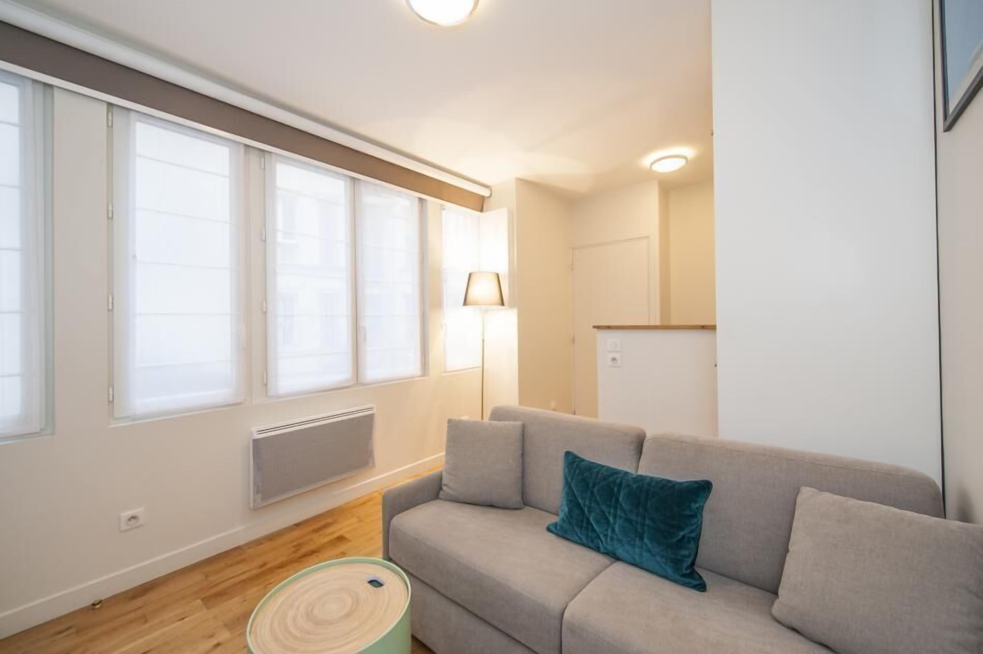 Yuna Blanche - Serviced *