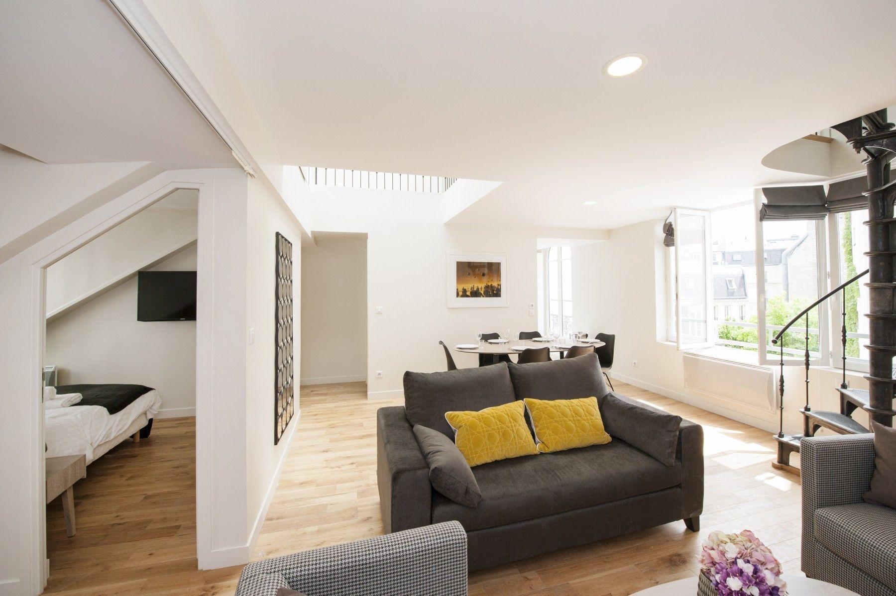 Yuna Blanche - Serviced Parigi