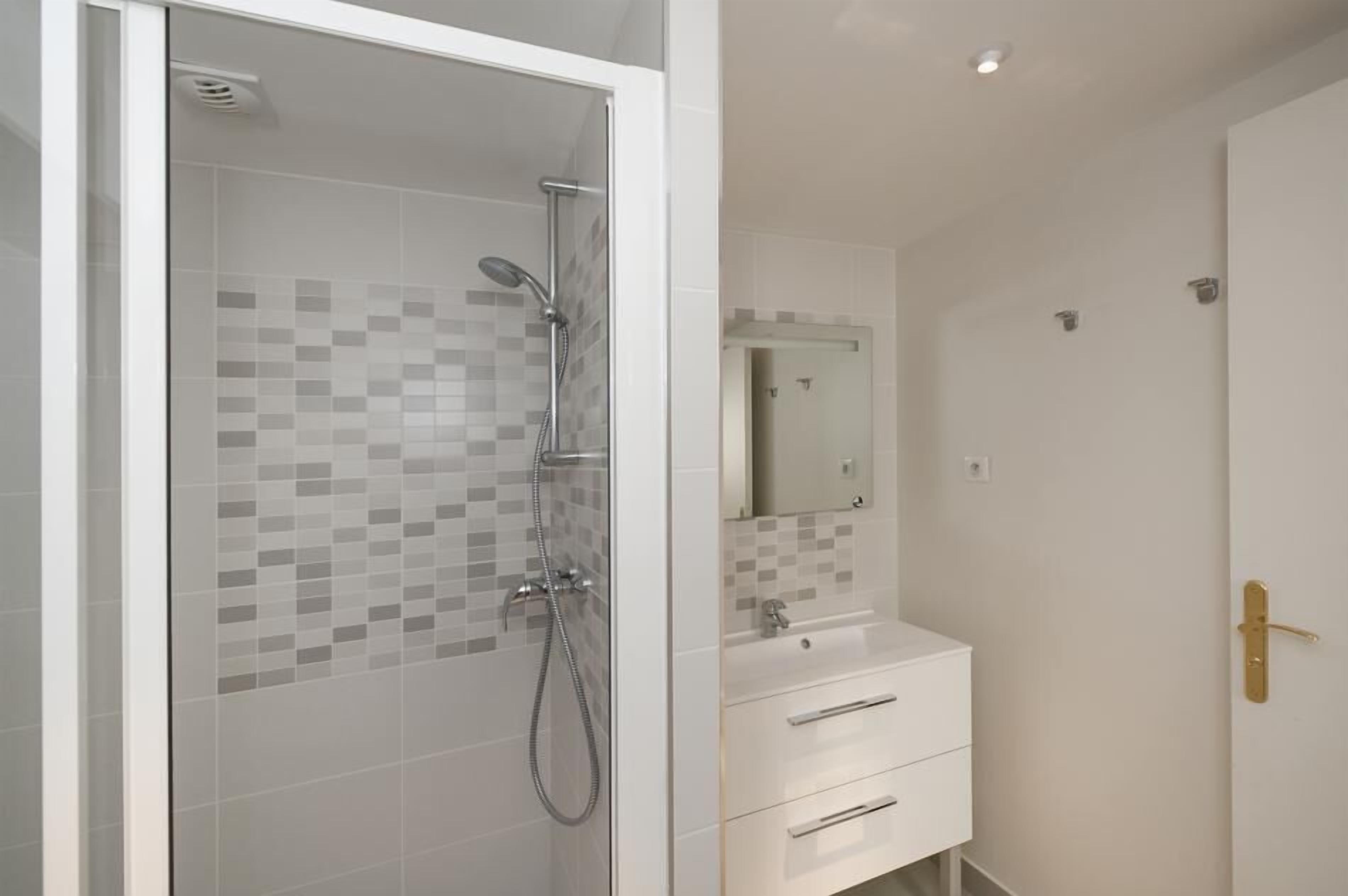 Apartment Yuna Blanche - Serviced Paris