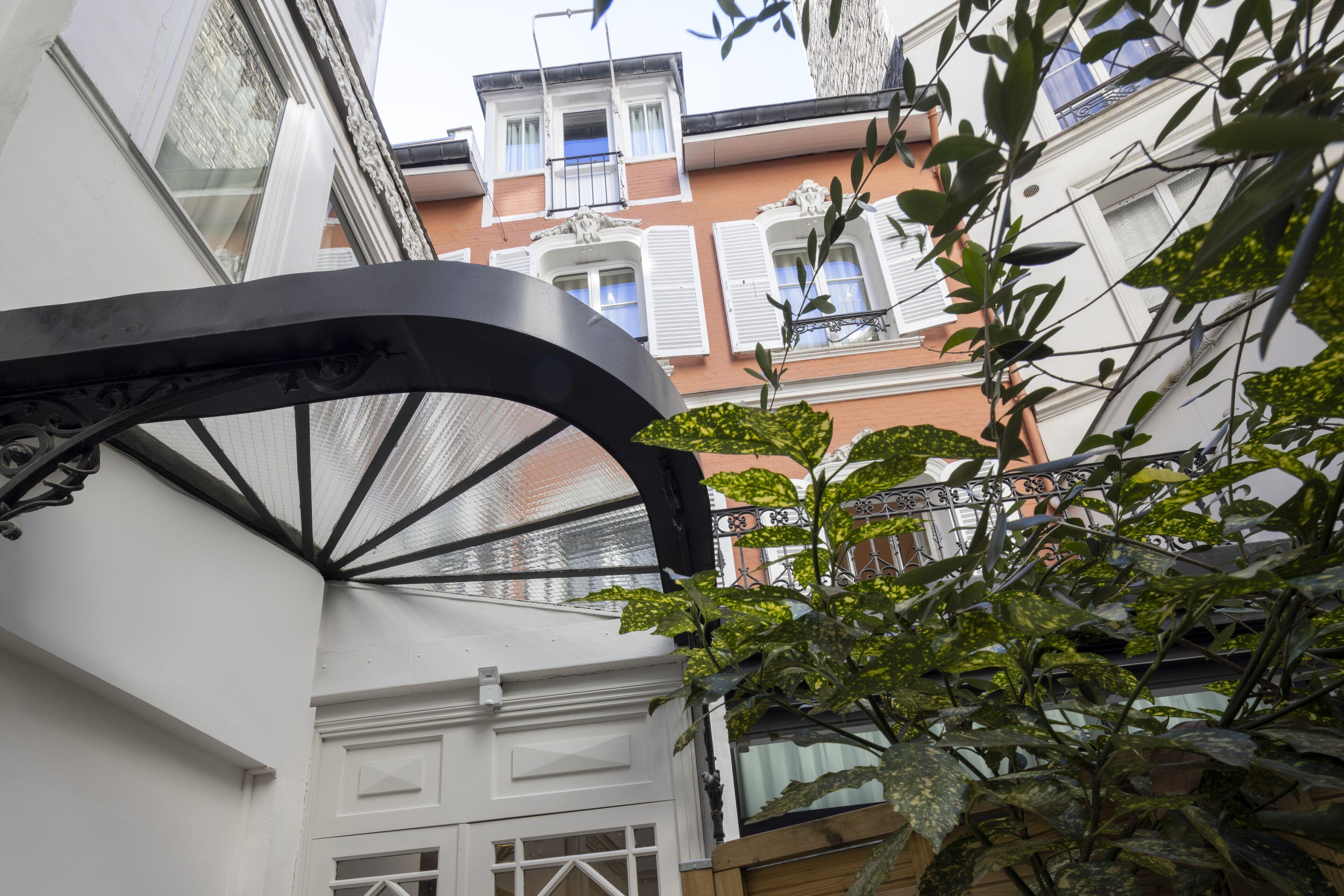 Yuna Blanche - Serviced *