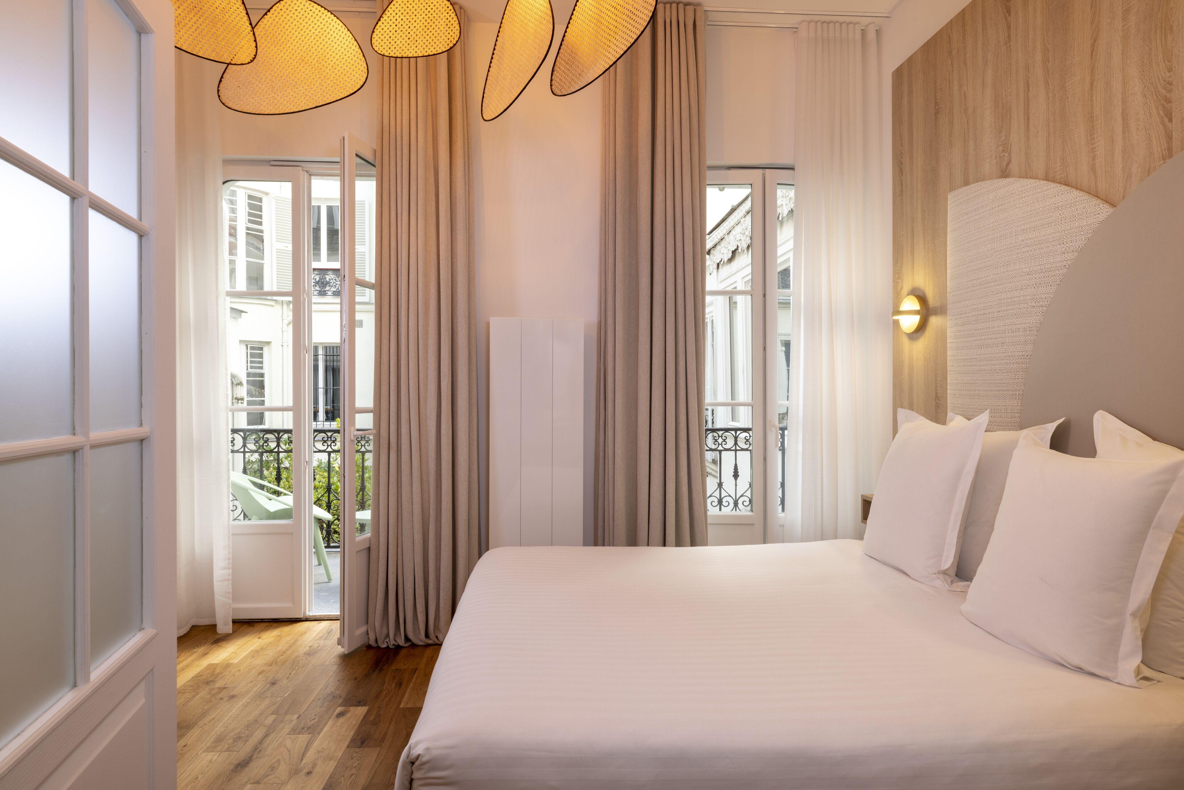 Yuna Blanche - Serviced *