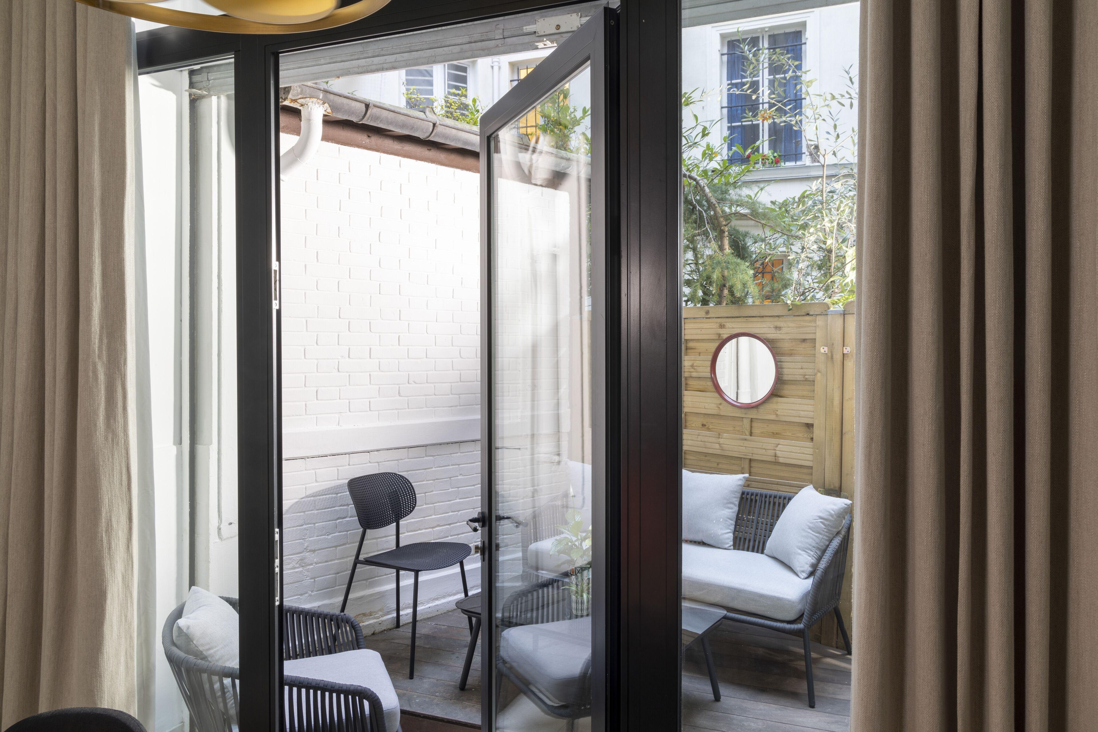 Yuna Blanche - Serviced