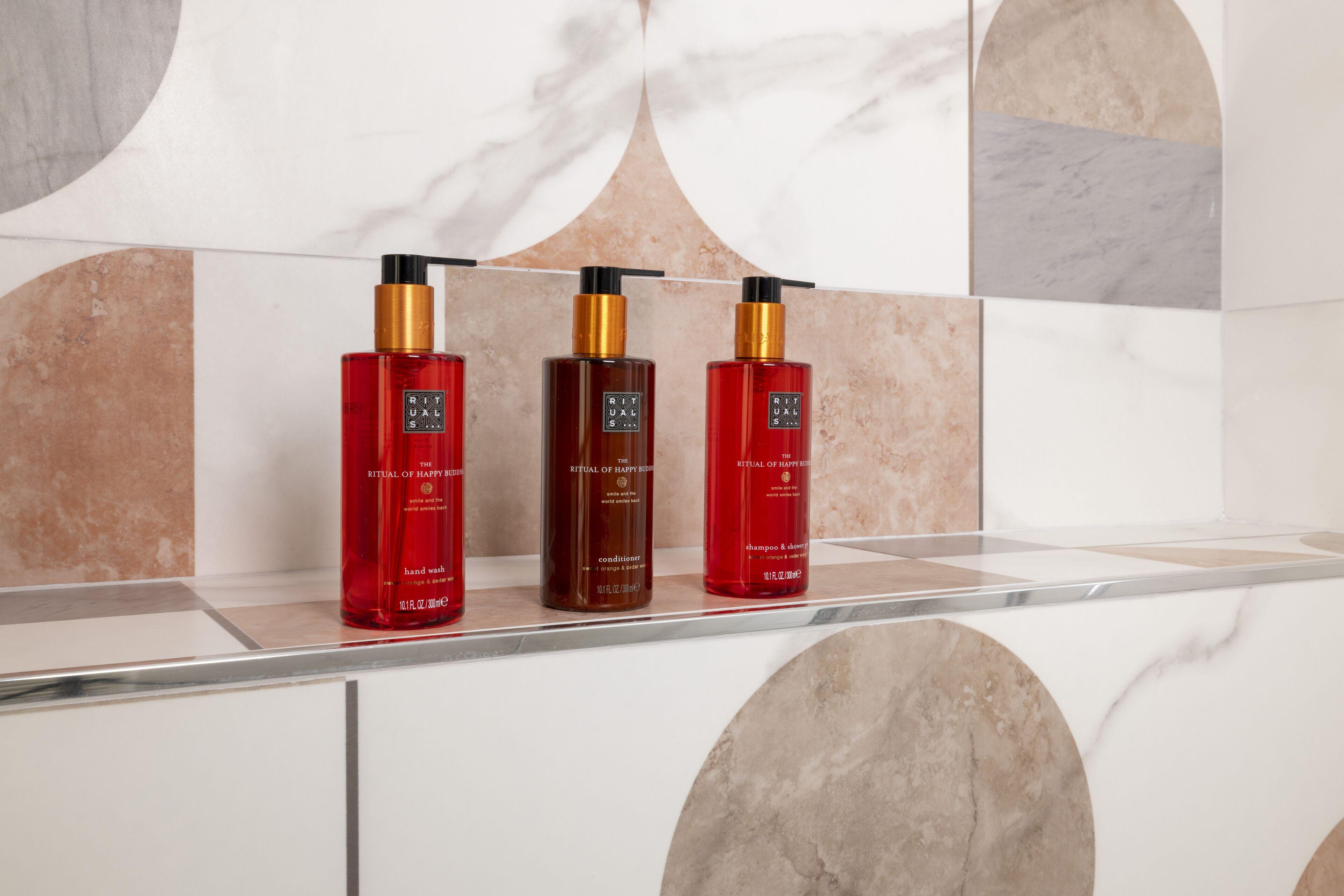 Yuna Blanche - Serviced *