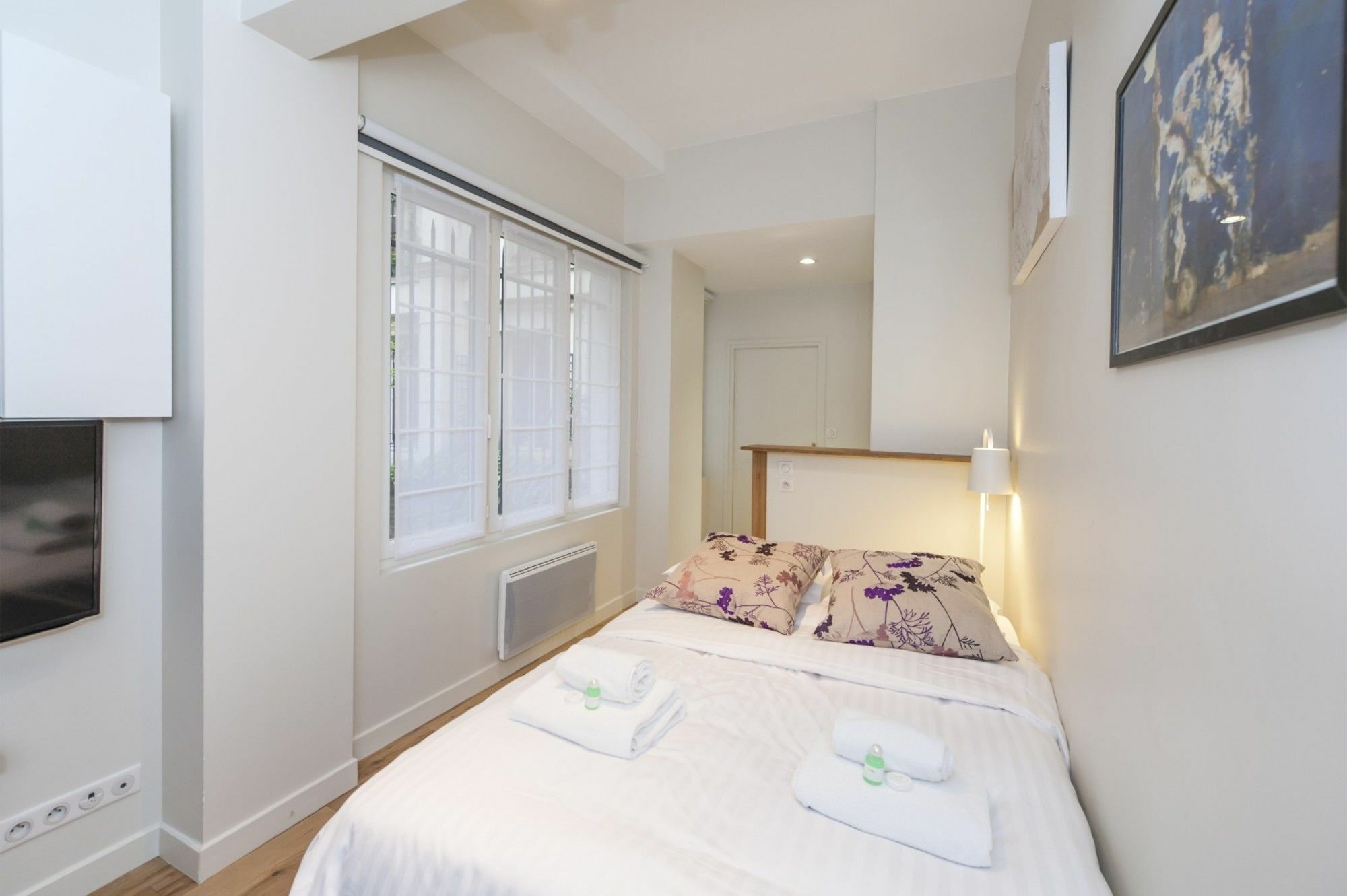 Yuna Blanche - Serviced *