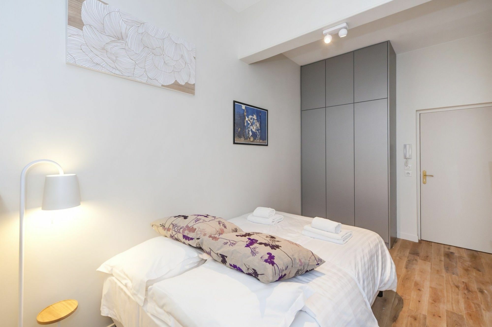 Yuna Blanche - Serviced