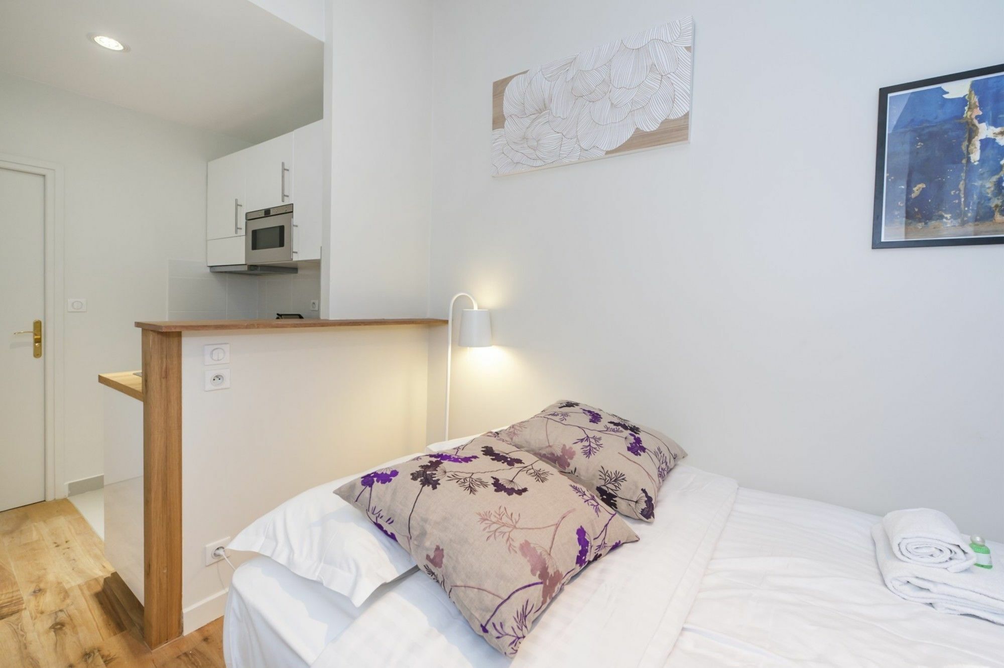 Apartment Yuna Blanche - Serviced Paris