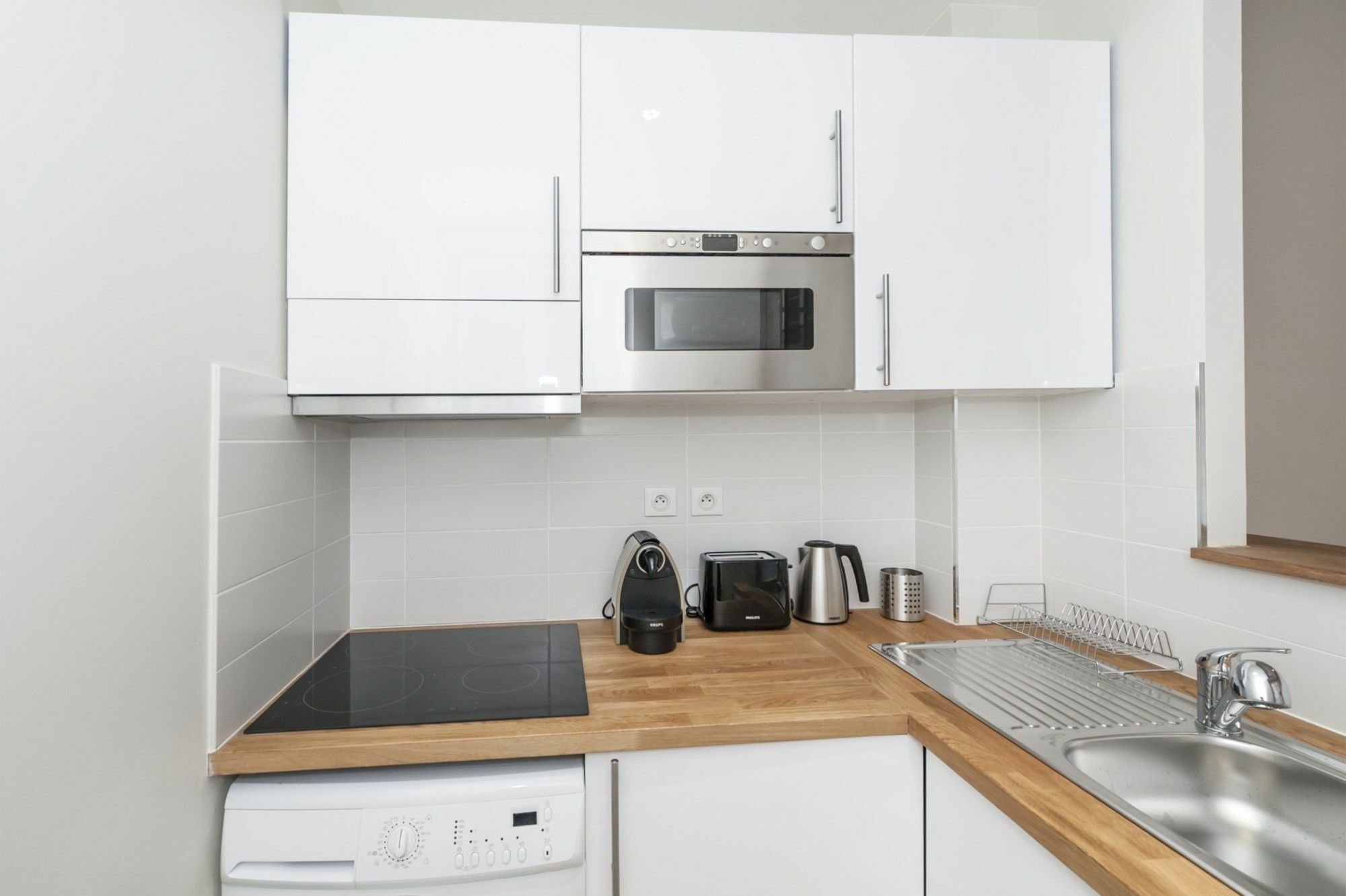 Yuna Blanche - Serviced Parigi